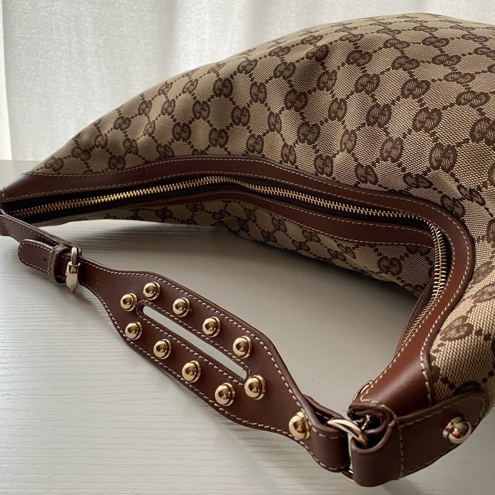 👜AUTHENTIC 👜 Gucci Hobo Purse with Studs